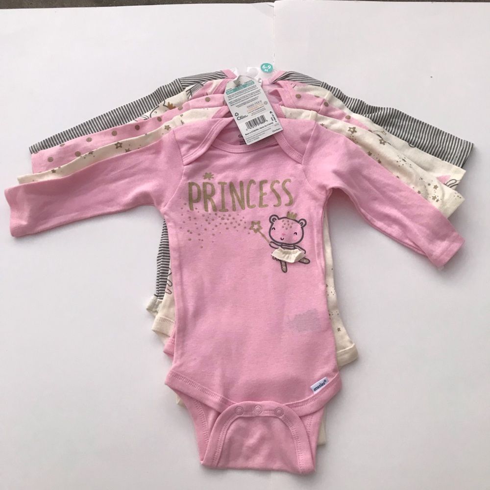 New Pack of Gerber 5 Long Sleeve Baby Onesies 6-9 Months